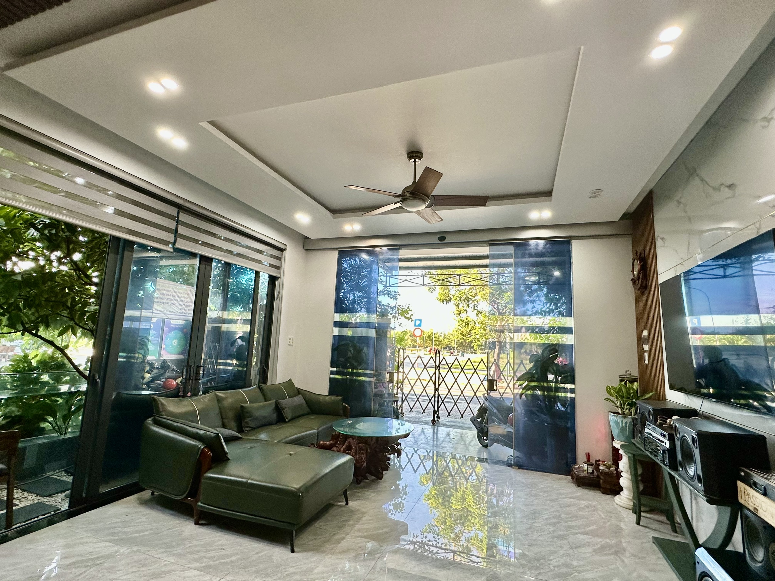 SP3: BÁN NHÀ 3 TẦNG – 3 MẶT TIỀN ĐƯỜNG LỚN – ĐỐI DIỆN CÔNG VIÊN – VỊ TRÍ ĐẮC ĐỊA TẠI HÒA XUÂN - Ảnh 2